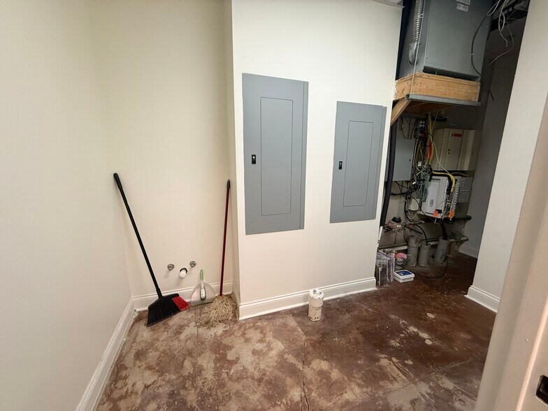 More Photos Of 113-115 W Jackson Ave, Ridgeland Unknown For Lease