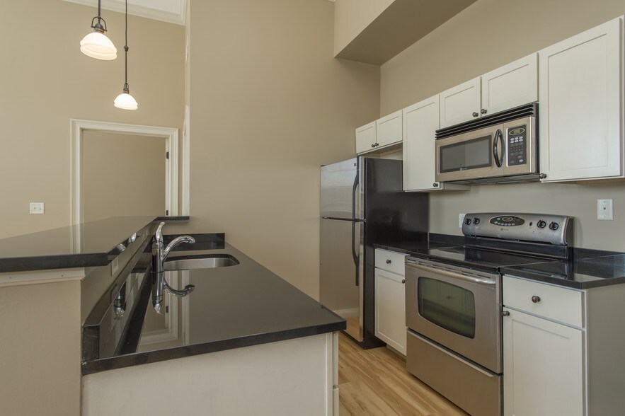 More Photos Of 28 Chestnut St, Foxborough Apartments For Sale