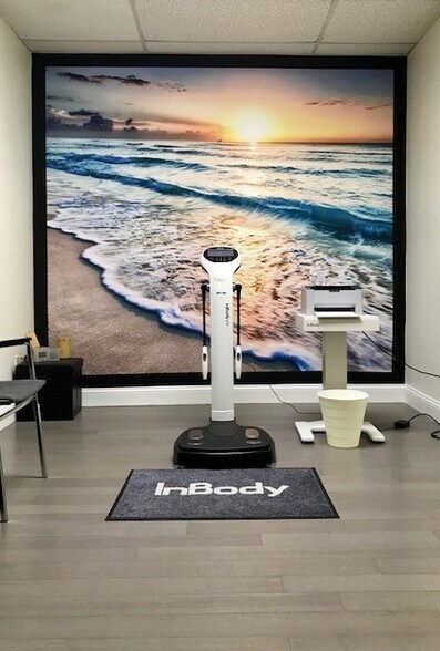 More Photos Of 500-502 Main St, Waltham Storefront Retail Residential For Lease