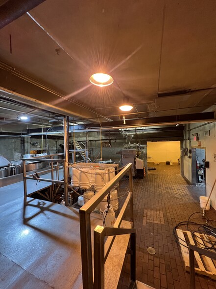 More Photos Of 517 Barretto St, Bronx Manufacturing For Lease