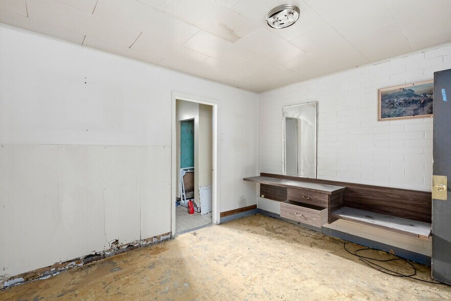 More Photos Of 1521 1st Ave NW, Great Falls Hotel For Sale