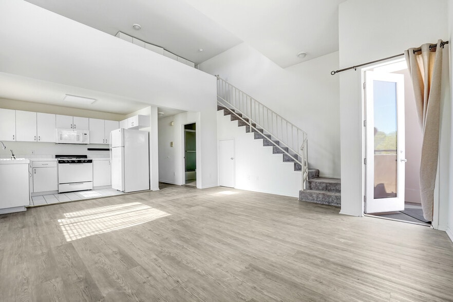 More Photos Of 728-734 Montana Ave, Santa Monica Storefront Retail Residential For Sale