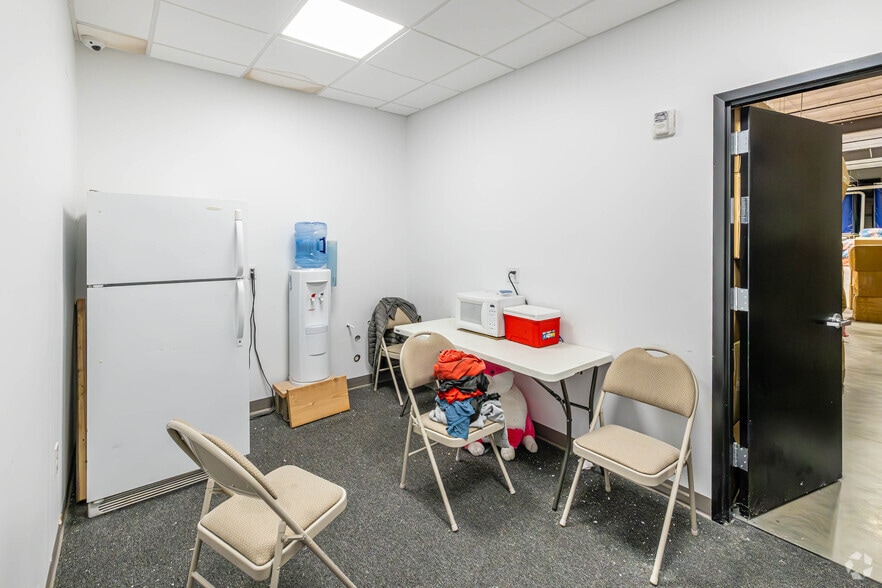 More Photos Of 1 Industrial Ct, Freehold Industrial For Lease