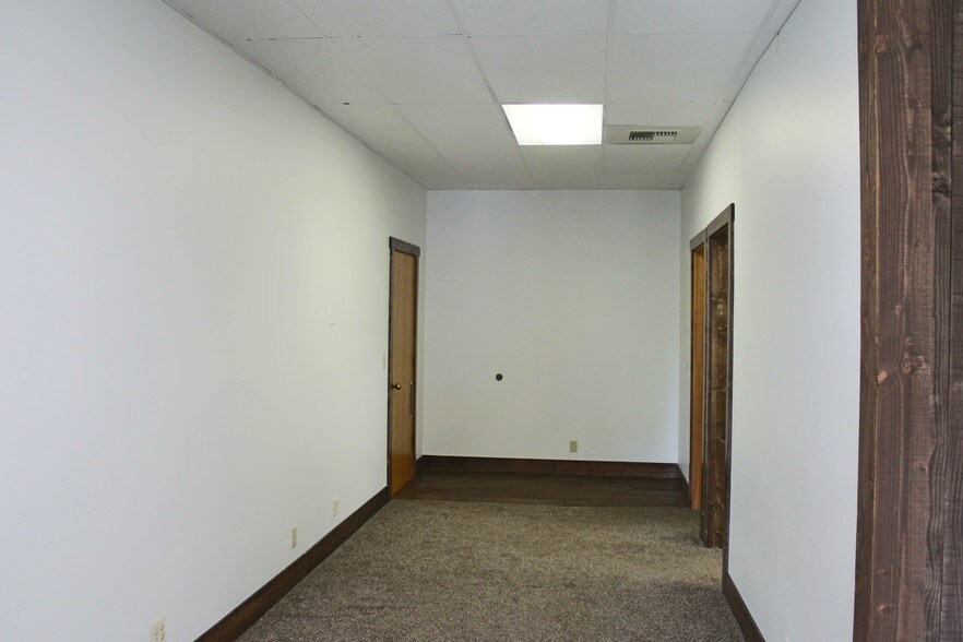 More Photos Of 56870 Venture Ln, Sunriver Storefront Retail Office For Lease