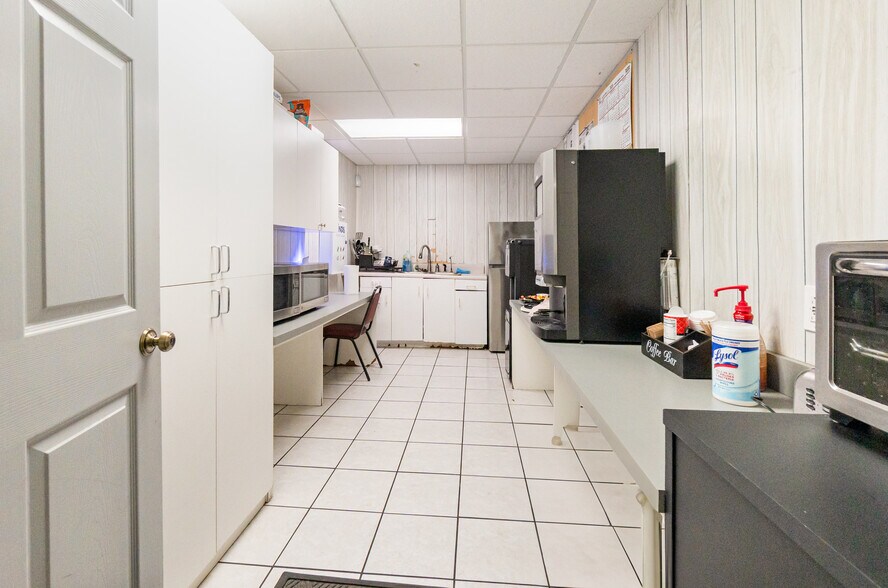 More Photos Of 204 5th St, Orlando Industrial For Sale