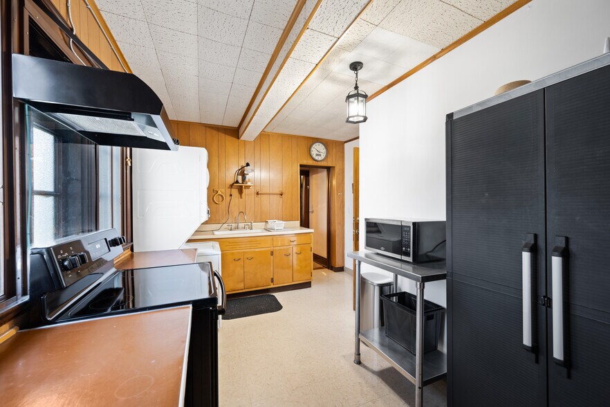 More Photos Of 94 Shoshone st, Buffalo Religious Facility For Sale