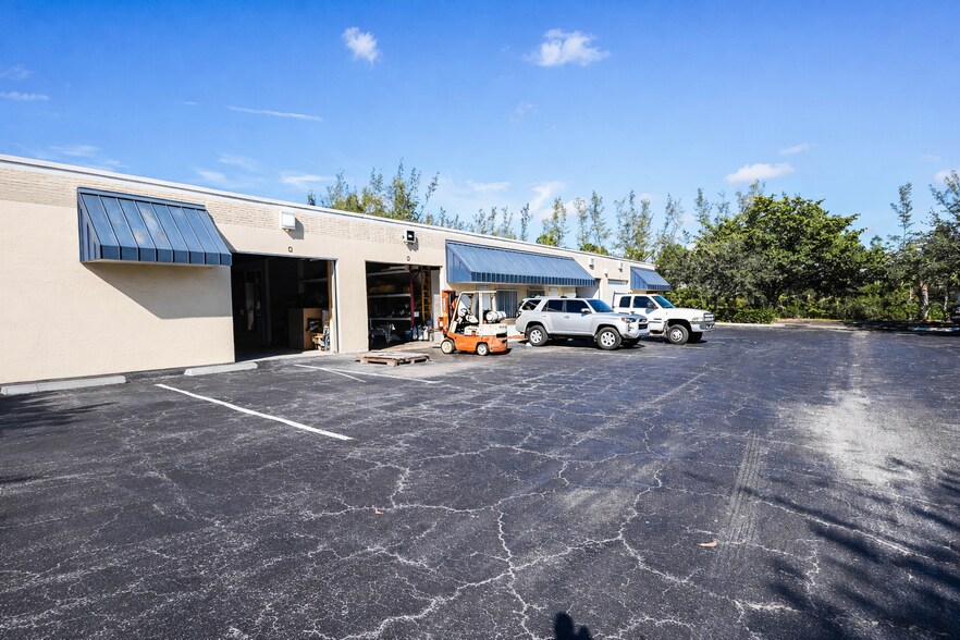 More Photos Of 15935 Assembly Loop, Jupiter Warehouse For Sale