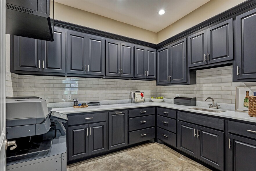 More Photos Of 1902 Longmire Road, Conroe Medical For Lease