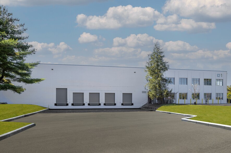 More Photos Of 1 Newbold Rd, Fairless Hills Warehouse For Lease