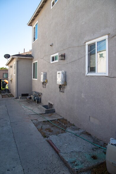 More Photos Of 2913 Illinois Ave, South Gate Apartments For Sale
