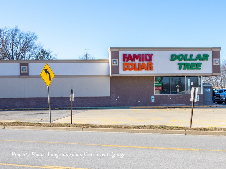 Primary Photo Of 505 N Route 49, Casey Supermarket For Sale