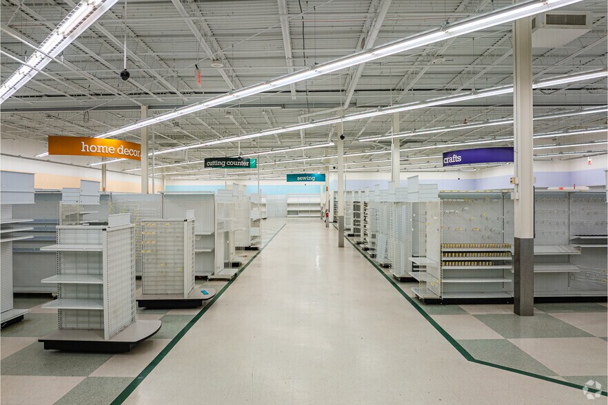 More Photos Of 2917 N Vermilion st, Danville General Retail For Sale