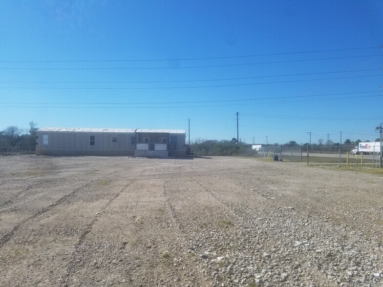 More Photos Of 23218 W Highway 6, Alvin Land For Lease
