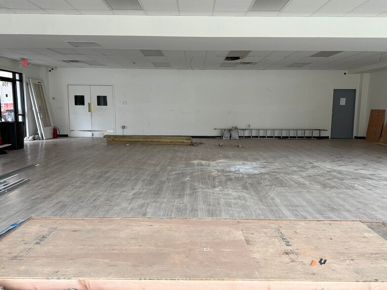 More Photos Of 106 Main Ave, Norwalk Storefront Retail Residential For Lease