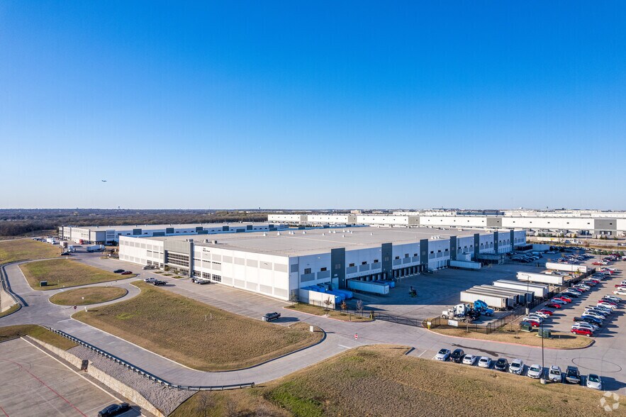 More Photos Of 2700 Market St, Irving Distribution For Lease