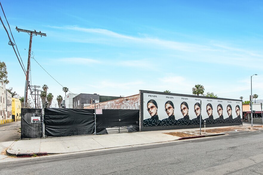 More Photos Of 6900 Melrose Ave, Los Angeles General Retail For Lease