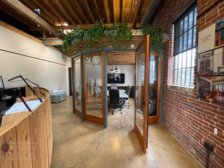 More Photos Of 1040 W Washington St, Greenville Office For Lease