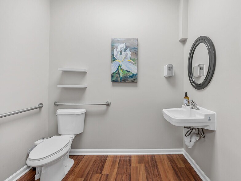 More Photos Of 516 E Main St, Spartanburg Storefront For Sale