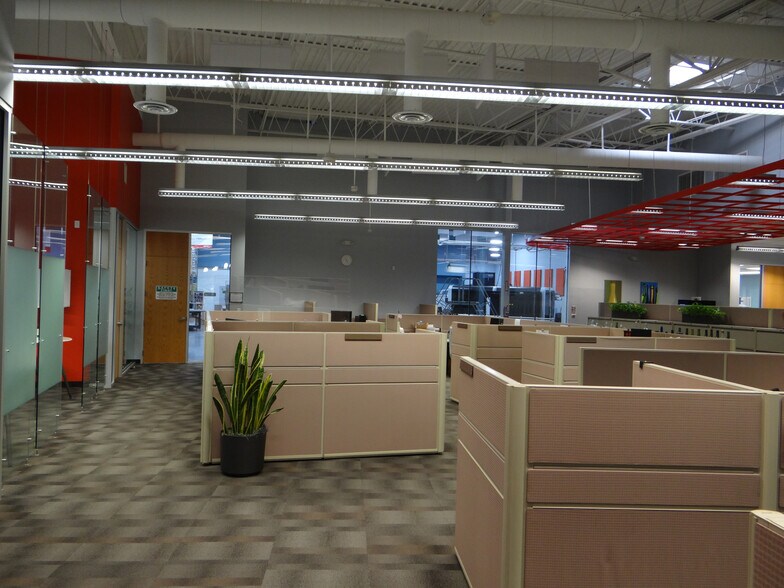 More Photos Of 9875 18th St N, Saint Petersburg Manufacturing For Lease