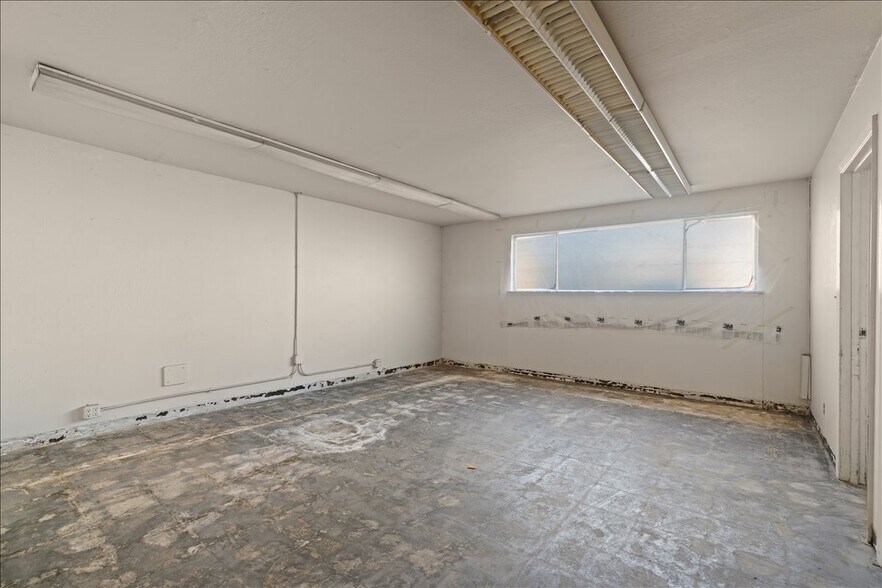 More Photos Of 930 Industrial Ave, Palo Alto Warehouse For Sale