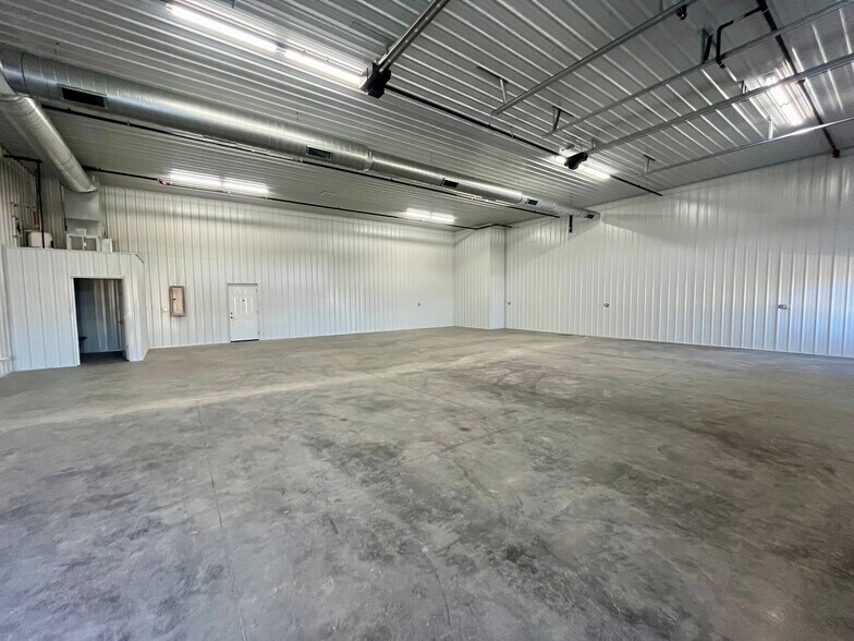 More Photos Of 2010 Fairview st, Centerville Industrial For Lease