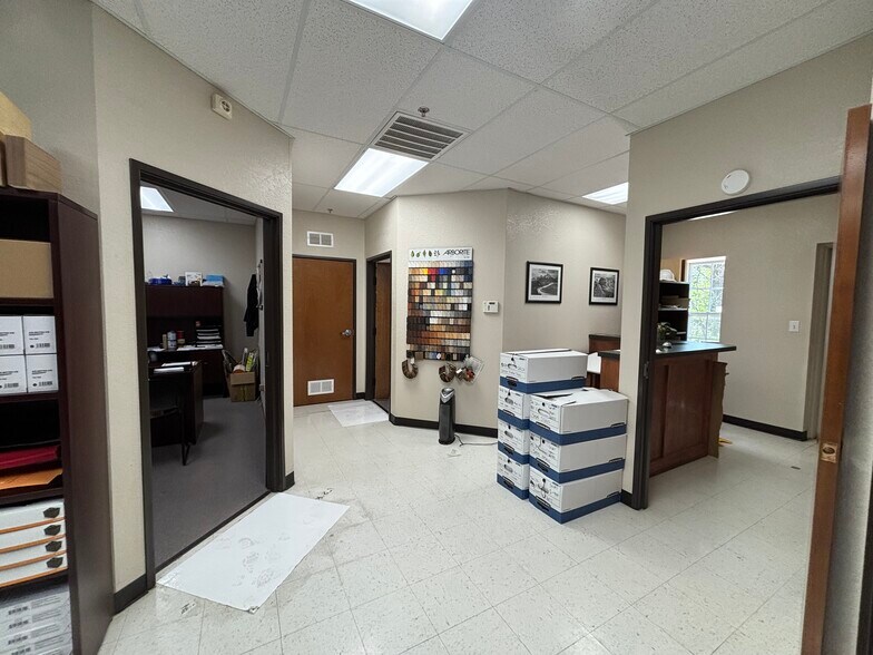 More Photos Of 2690 Old Alton Rd, Denton Warehouse For Lease