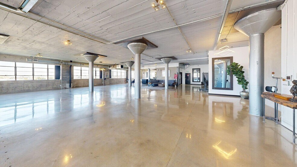 More Photos Of 530 E 8th St, Los Angeles Showroom For Lease