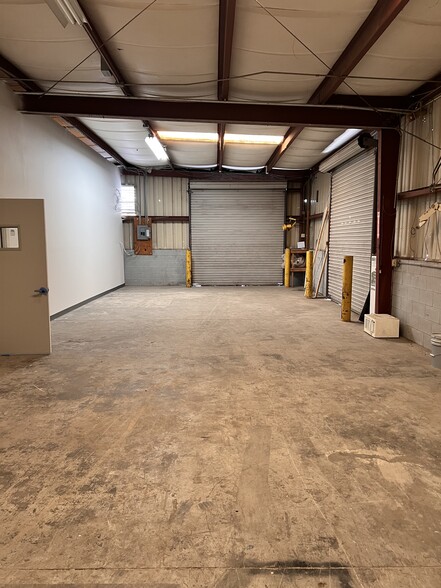 More Photos Of 5387 L B McLeod Rd, Orlando Warehouse For Sale