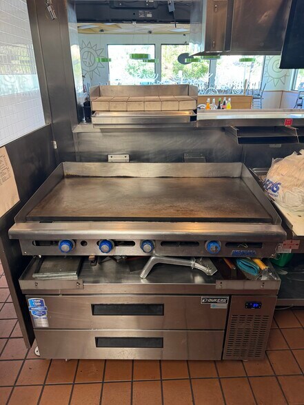 More Photos Of 6247 Day St, Riverside Fast Food For Lease