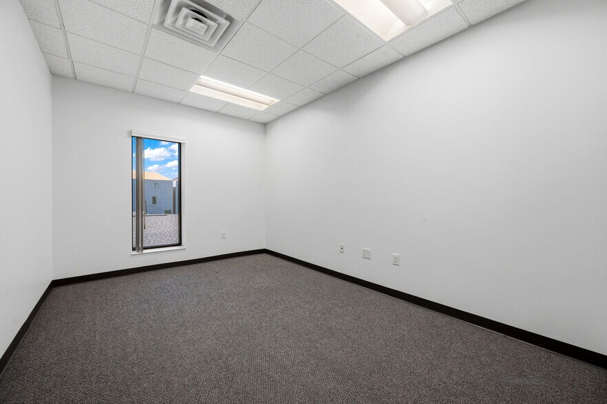 More Photos Of 901 W 18th St, Houston Warehouse For Sale