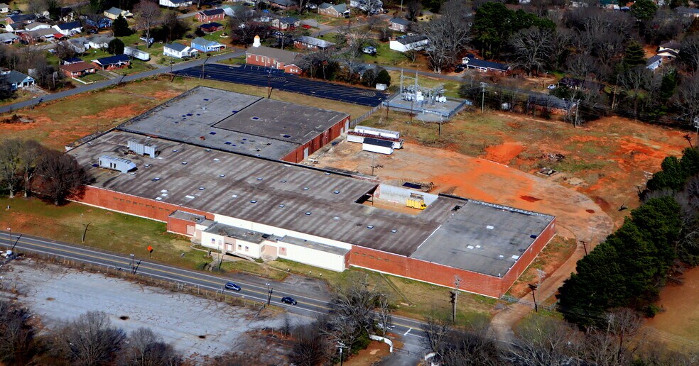 More Photos Of 2115 S McDuffie St, Anderson Manufacturing For Sale