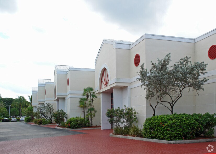 More Photos Of 1101-1197 Sawgrass Corporate Pky, Sunrise Light Manufacturing For Lease