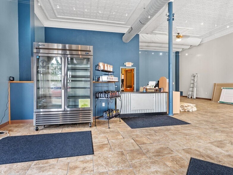 More Photos Of 921-931 8th St, Manitowoc Office For Sale