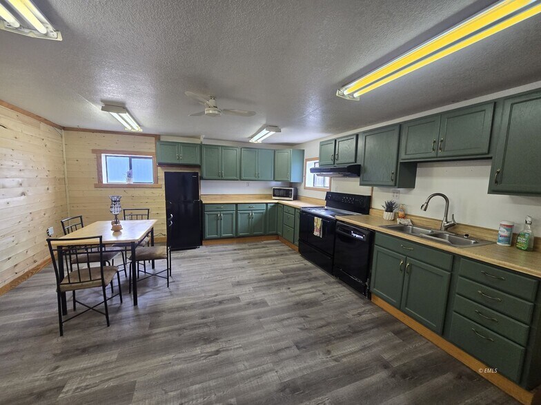More Photos Of 99 Sunday Creek Airpark Dr, Miles City Flex For Sale