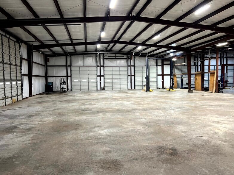 More Photos Of 744 FM 609, La Grange Service For Lease