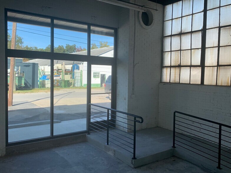 More Photos Of 860 W 44th St, Norfolk Warehouse For Lease