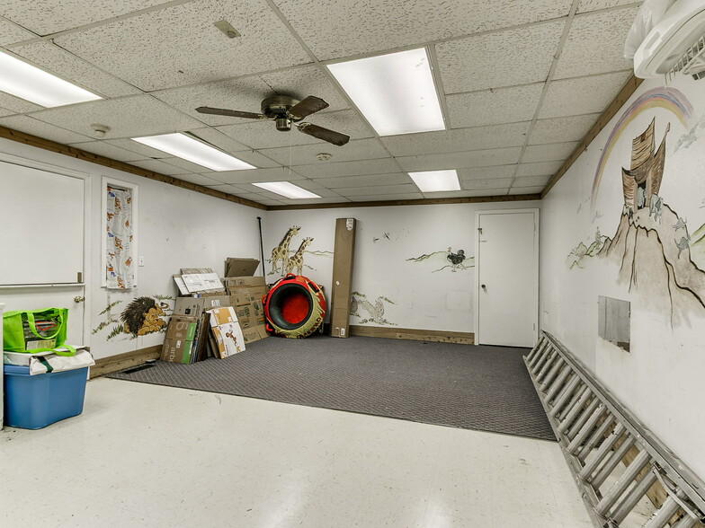 More Photos Of 809 SW 4th St, Moore Religious Facility For Sale
