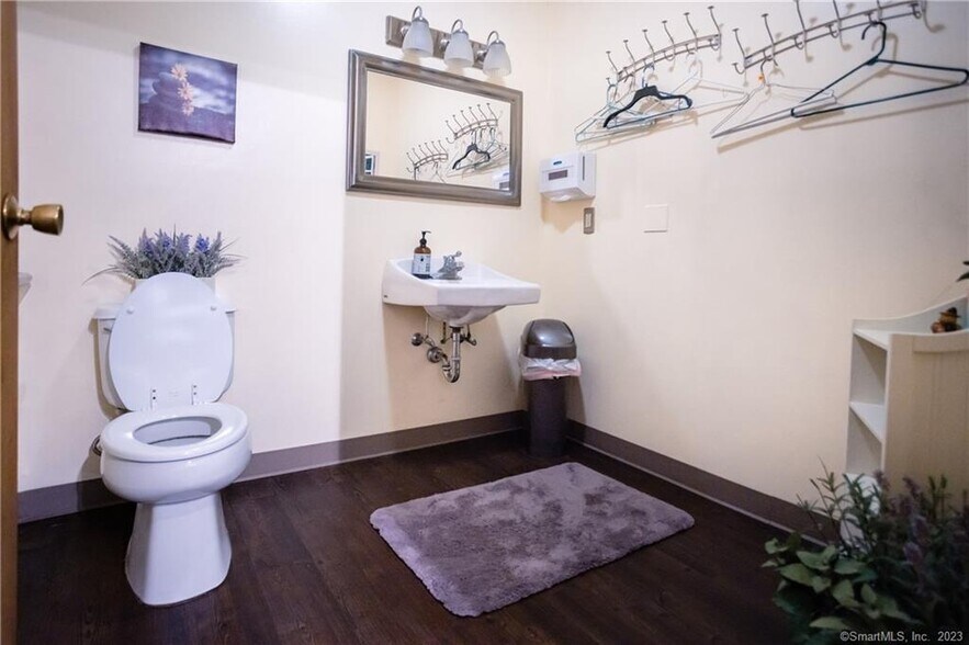 More Photos Of 448 Spring St, Windsor Locks Freestanding For Lease