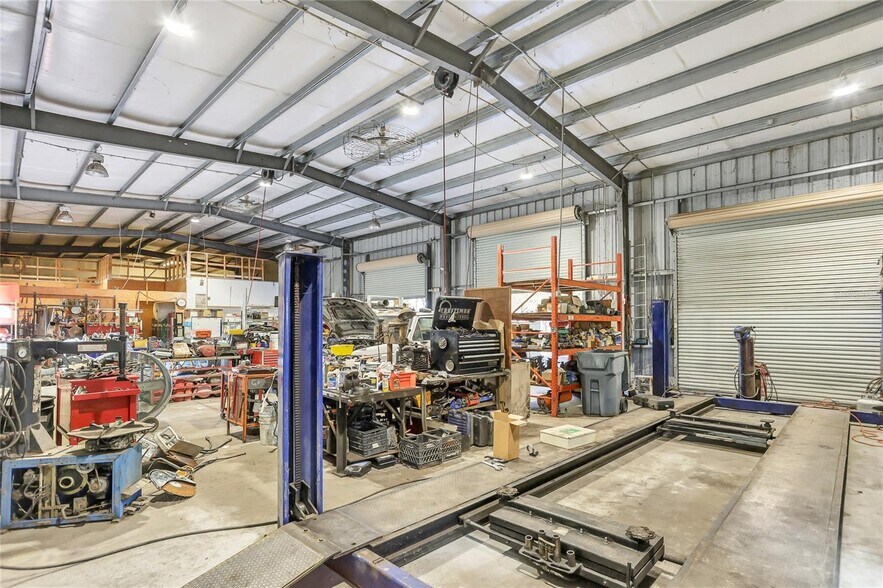 More Photos Of 875 Lakeview Dr, Deland Warehouse For Sale