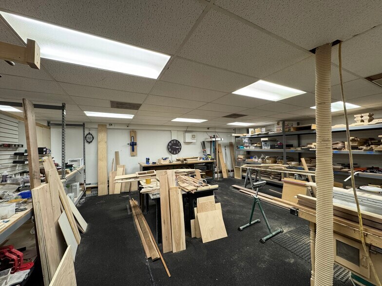 More Photos Of 222 W 2nd St, Marion Industrial For Lease