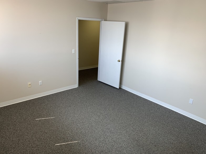 More Photos Of 3101-3121 Kintzley Ct, Laporte Storefront Retail Office For Lease