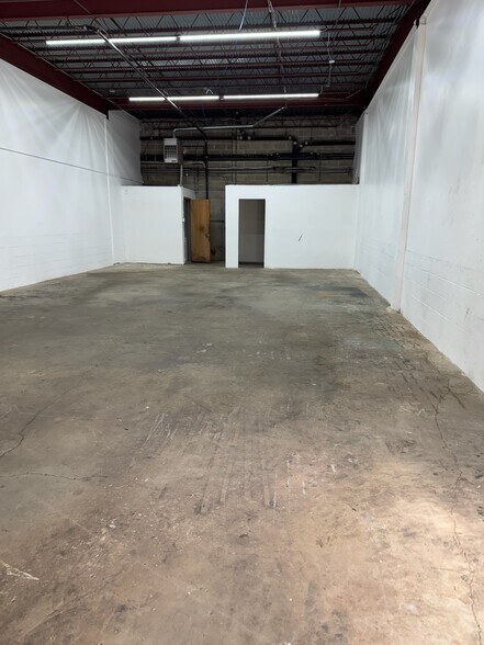 Primary Photo Of 141 Industrial Loop, Staten Island Warehouse For Lease