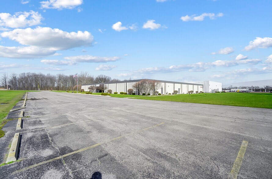 More Photos Of 2025 E 4th St, Lima Light Manufacturing For Sale