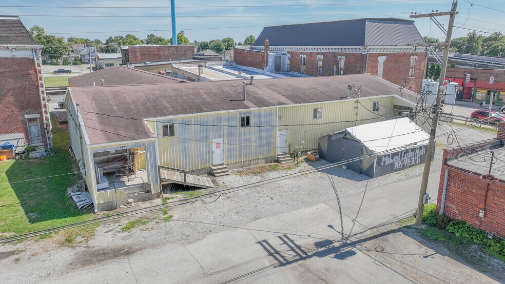 More Photos Of 207 S Railroad St, Brookston General Retail For Sale