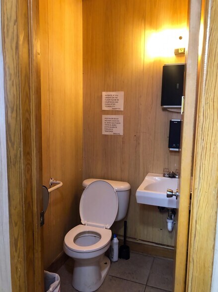 More Photos Of 302 W Main St, Bowling Green Healthcare For Sale