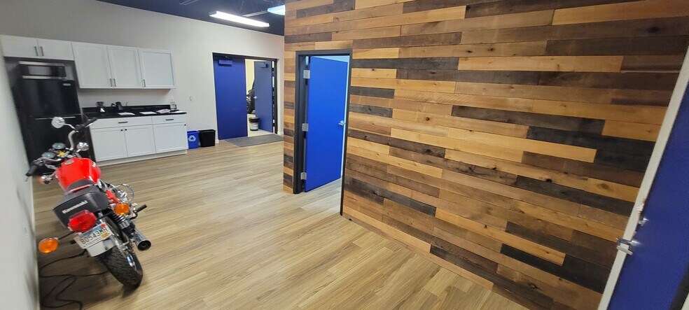 More Photos Of 1301 Cliff Rd E, Burnsville Showroom For Sale