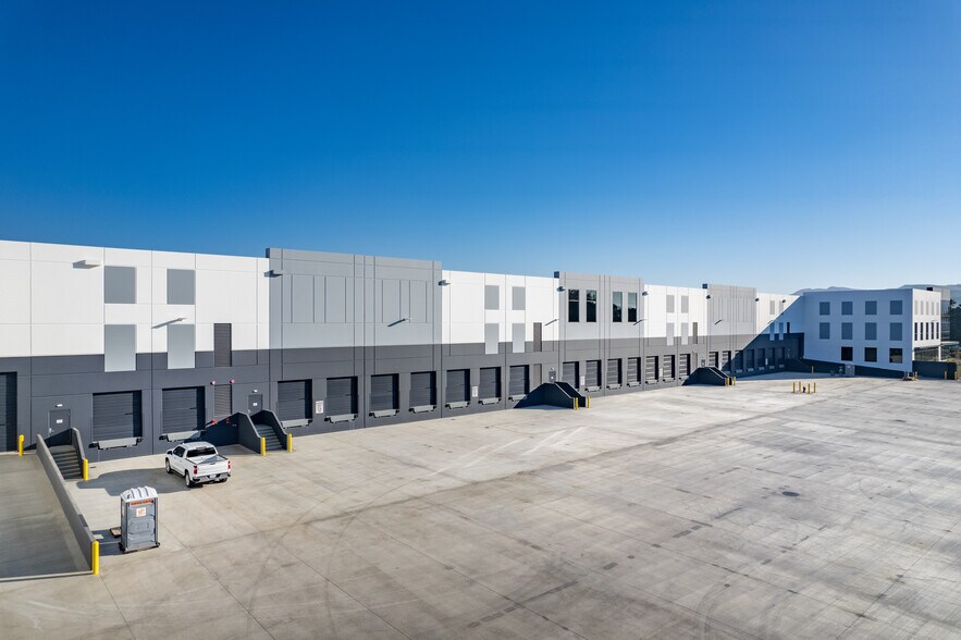 More Photos Of 1 Banting, Irvine Manufacturing For Lease