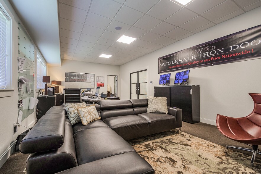 More Photos Of 4510 Duncanville Rd, Dallas Distribution For Sale