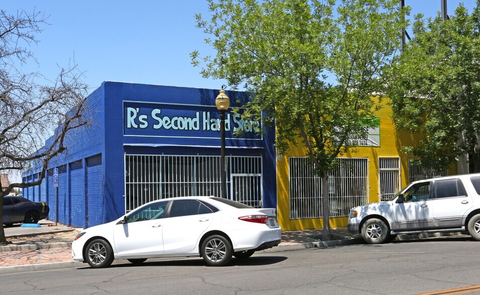 More Photos Of 911-913 Main St, Delano Storefront For Lease