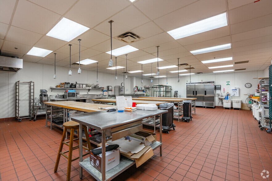 More Photos Of 1245 Germantown Pky, Cordova Unknown For Lease